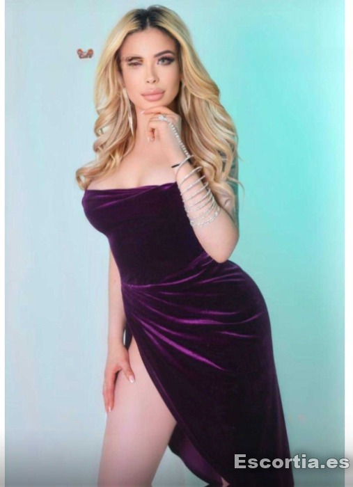 Emily Valentina photo 10