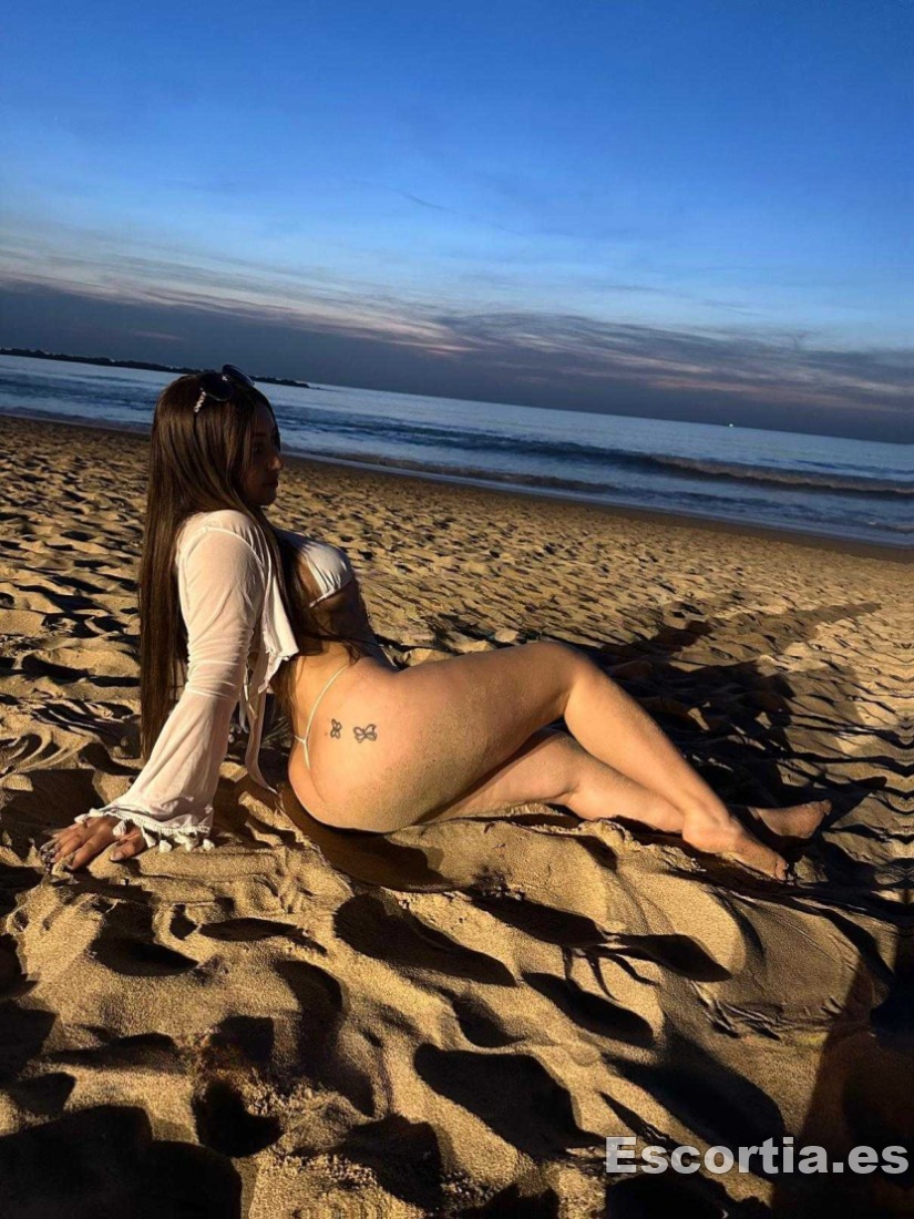 Pamela photo 3