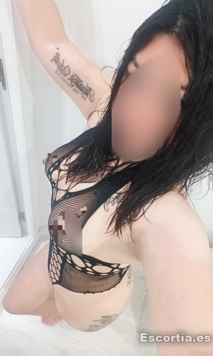 Scarlet escort Salou