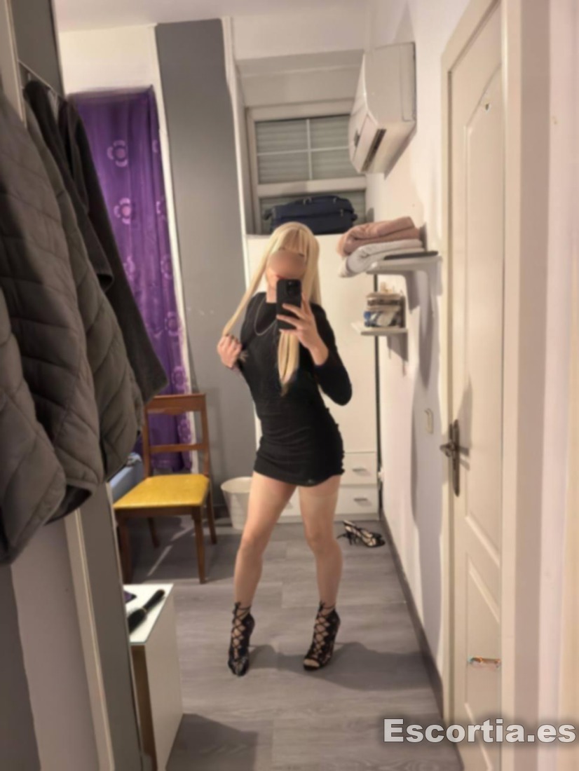 Camila photo 4