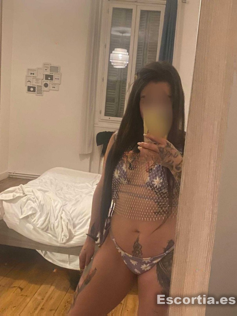 Pamela photo 7