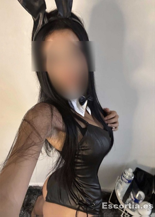 Mia photo 3