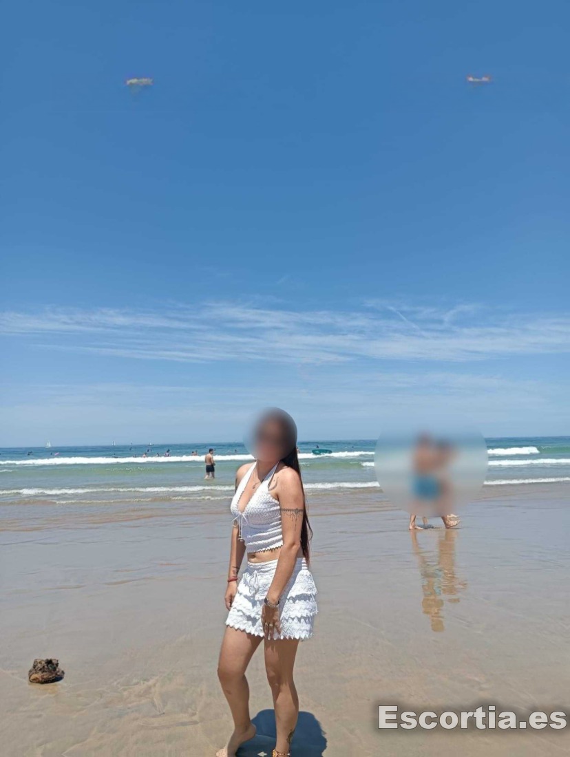 Escort latina 28 photo 6