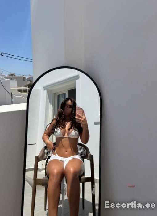 Mia photo 4