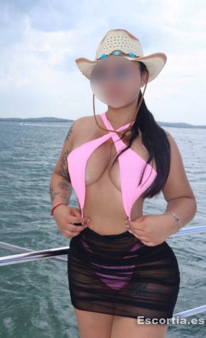 Camila photo 8