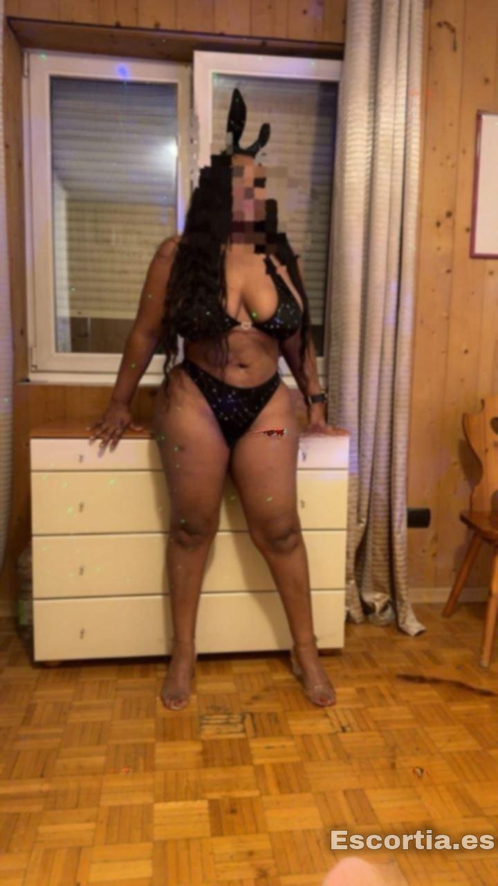 Nikol escort Figueres