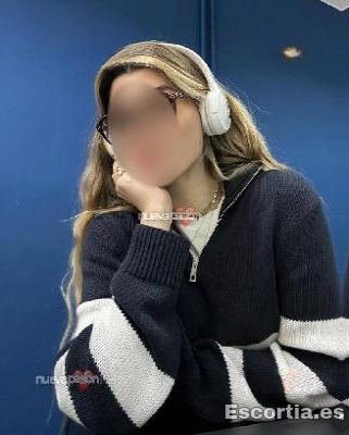 Manuela photo 3
